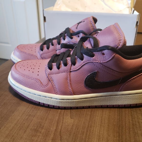 Air jordan 1 women's mulberry black size 7.5 - Picture 2 of 5